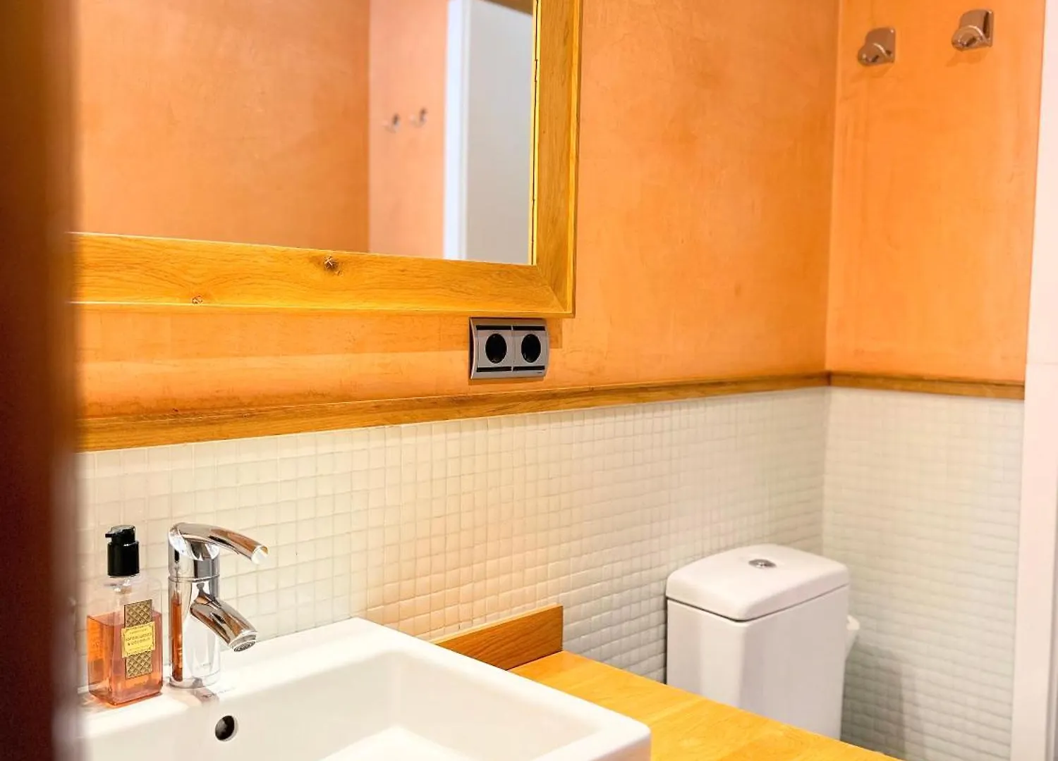 Penthouse Near Cathedral Private Rooftop Private Parking Seville 0*,  Spain